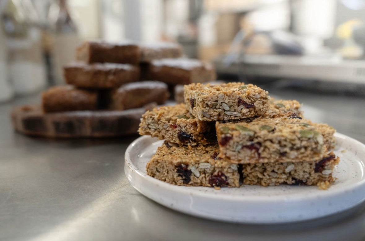 Bee Happy Traybake - Bottle Bakes